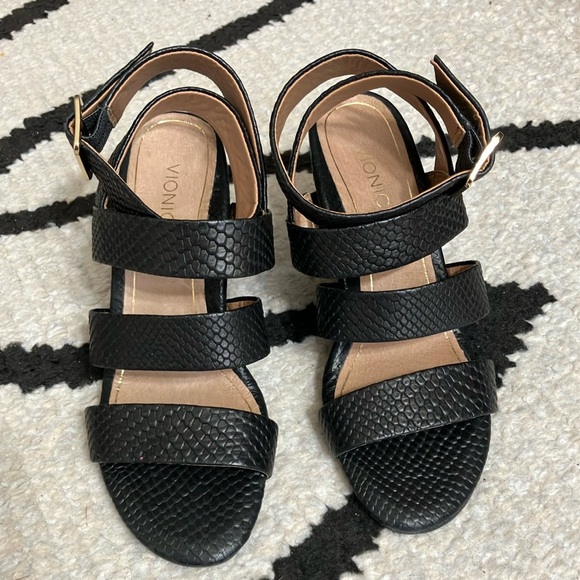 Vionic Black Sandals 6.5-7 Faux Snake Skin - Picture 1 of 7
